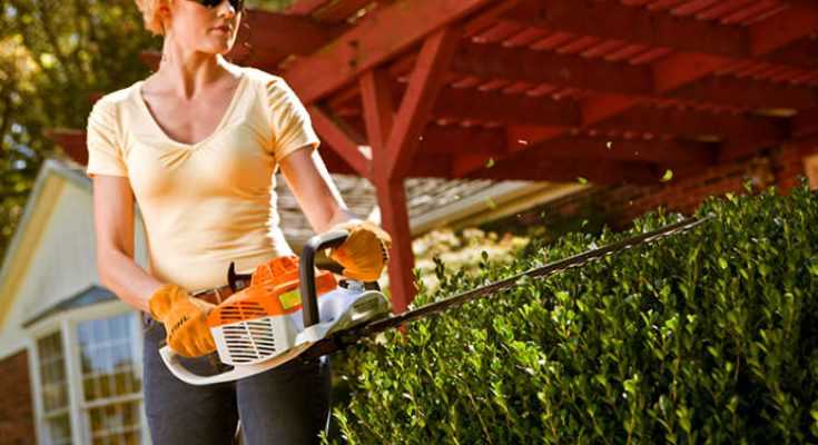 Best Gas Hedge Trimmer Reviews for 2022 - Featured by Gardenlife Pro