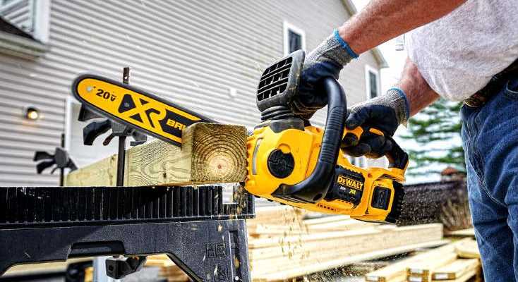 Best Small Chainsaw Reviews for Homeowners 2022