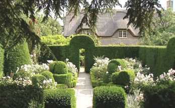 British History of Gardening - Edwardian Hidcote Garden